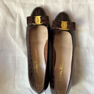 Salvatore Ferragamo Vara bow pumps  brown alligator